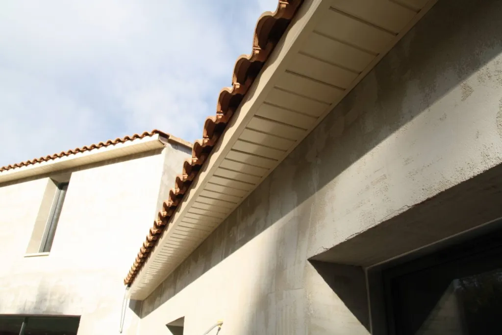 Choisir le système d'évacuation des eaux pluviales pour une maison neuve à Bagnols sur Cèze dans le Gard