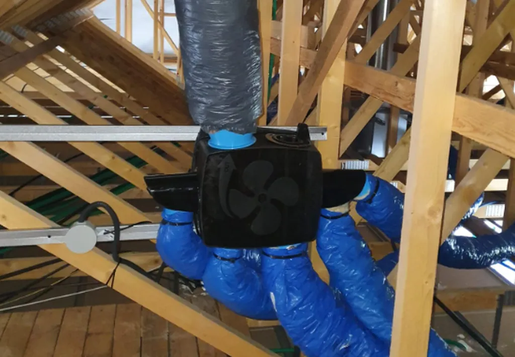 Installation VMC double flux dans les combles d'une maison à proximité de Rouen (76)