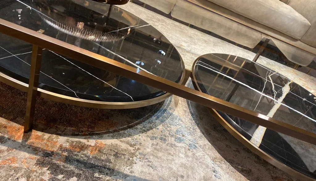 Table basse en verre et marbre hyères 83 vers L'avenue 83