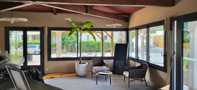 Installation de baies vitrées coulissantes 3 rails panoramiques à Saint-Raphaël