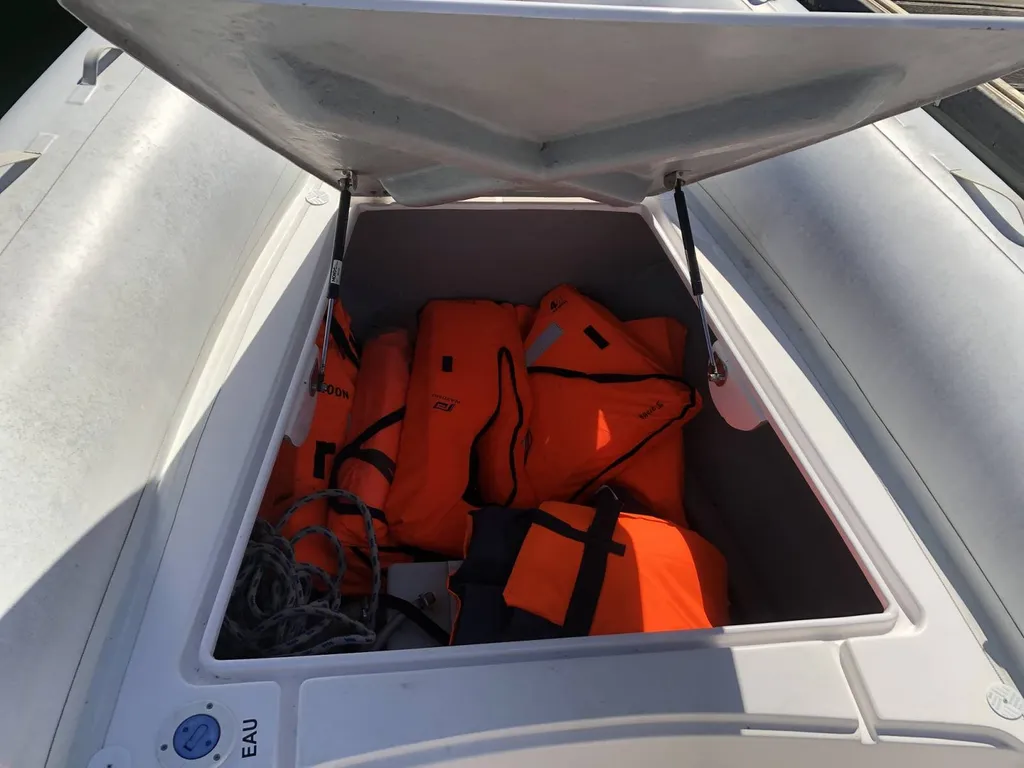 bateau a moteur pas cher