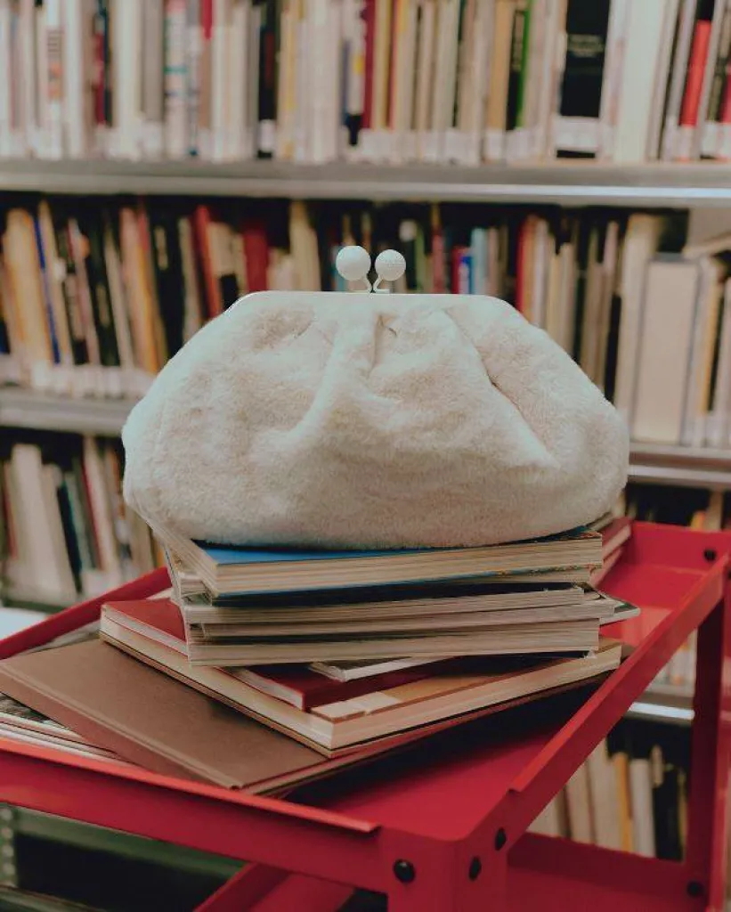 Le sac Pasticcino en raphia, en cuir, en tissu de chez Week-End Max Mara.