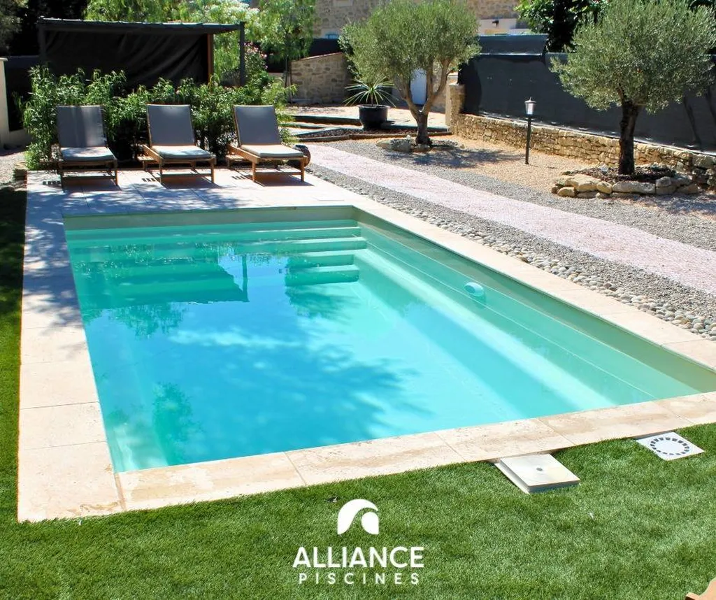 Piscine alliance avec margelle