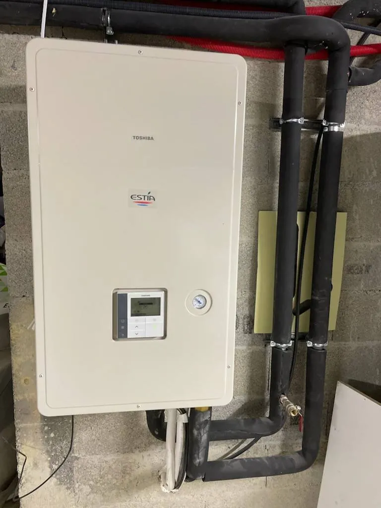 Pose d'une Unité intérieure Toshiba ESTIA à toulouse