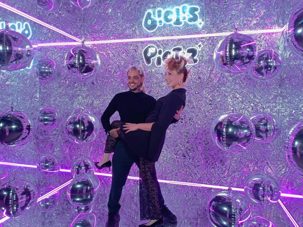 Louer une mirror box avec photobooth pictiz à Marseille 