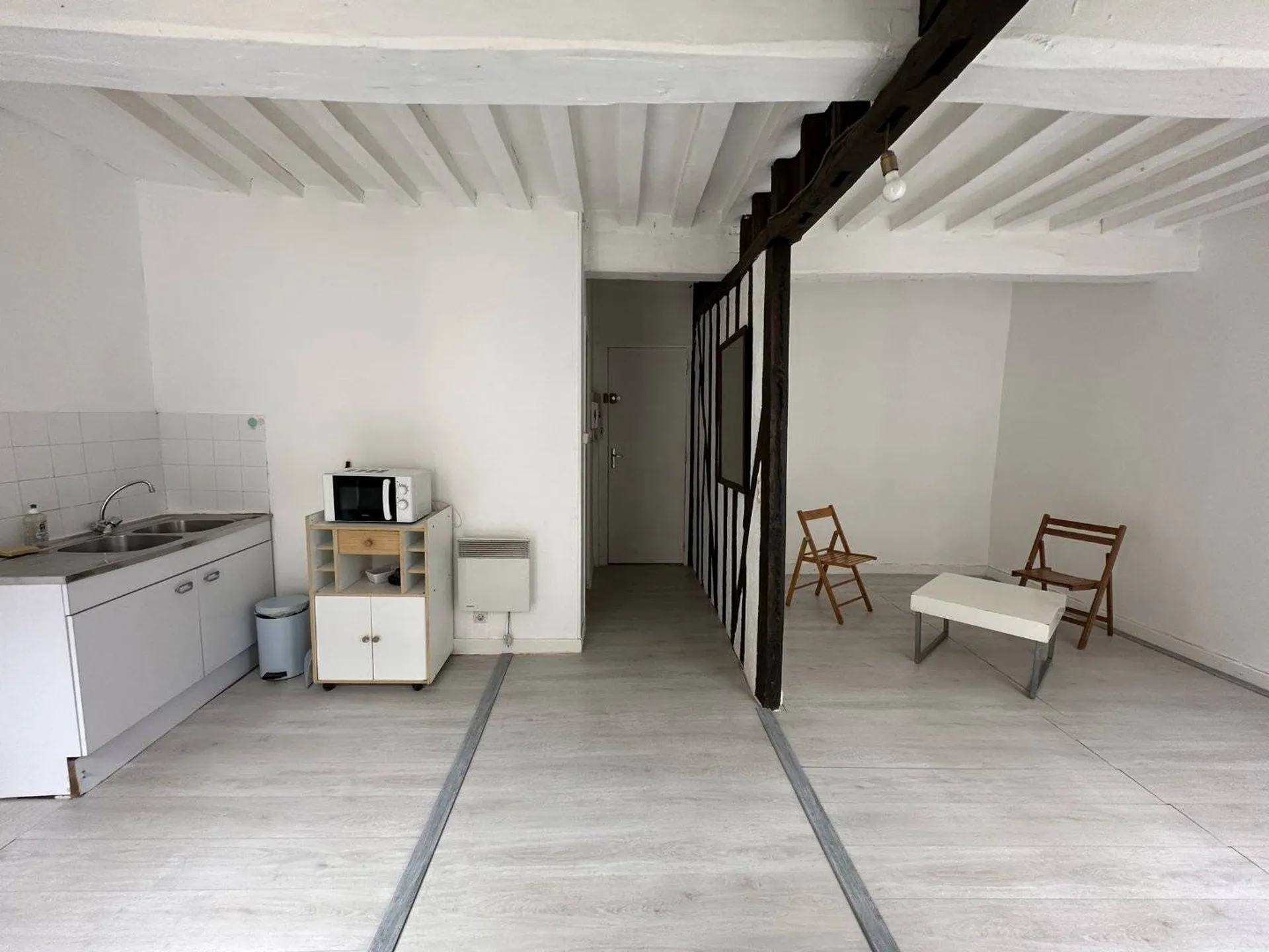 A vendre, en hyper-centre, studio d'une superficie de 29.11m² proche de la plage et du port de Dieppe, Seine-Maritime.