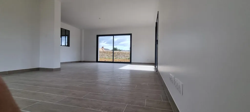 Livraison d'un pavillon neuf en peinture finition velours projetée au pistolet airless entre Pacy sur eure et Evreux.