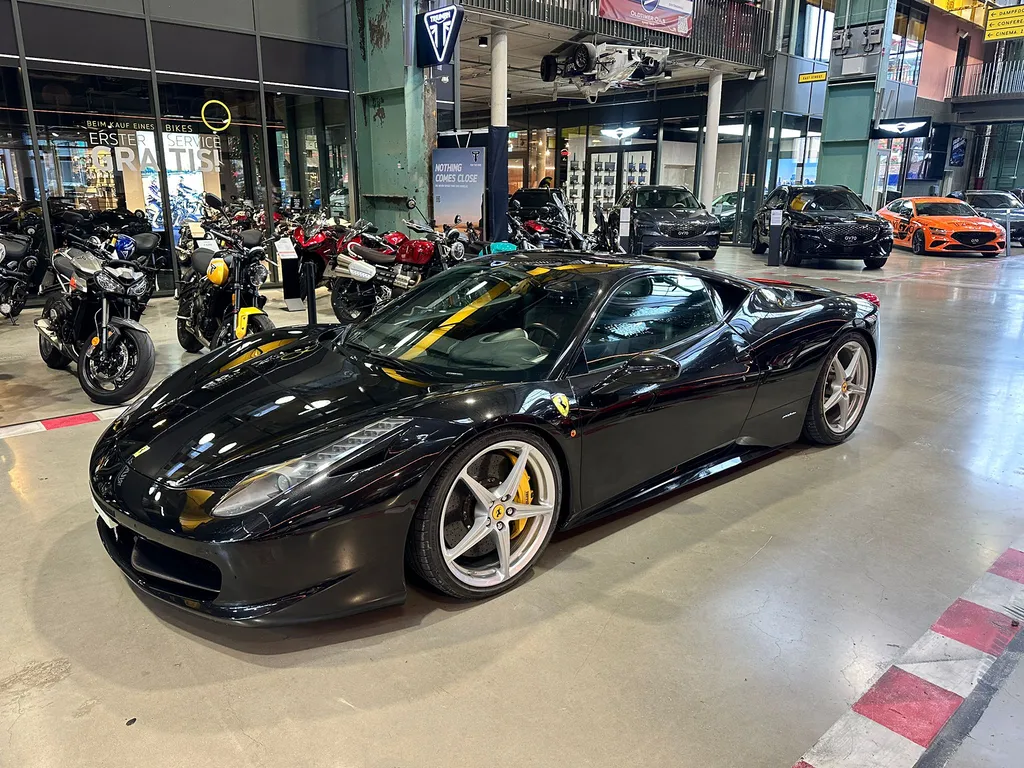 Voiture de sport prestige Bordeaux Asphalte Diffusion vue arrière