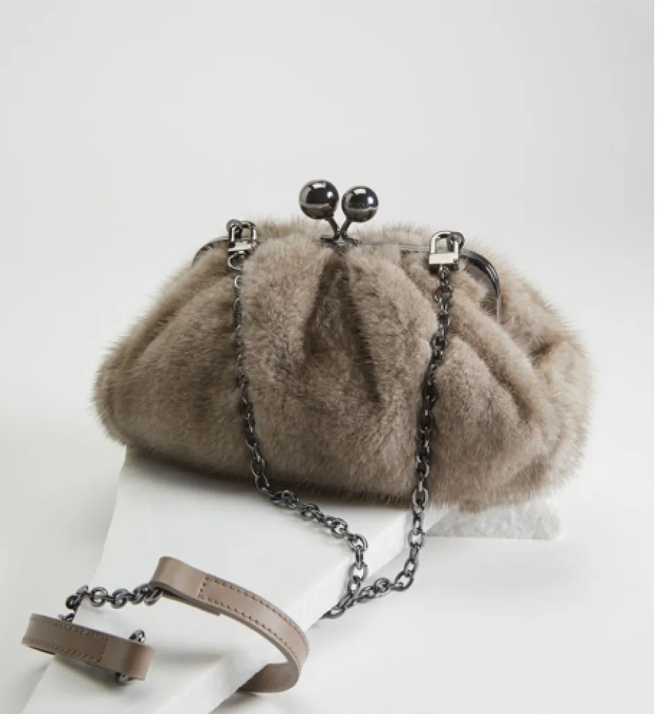 Le sac Pasticcino moyen en vison chez Sacha à Ménerbesle Concept Store du Luberon