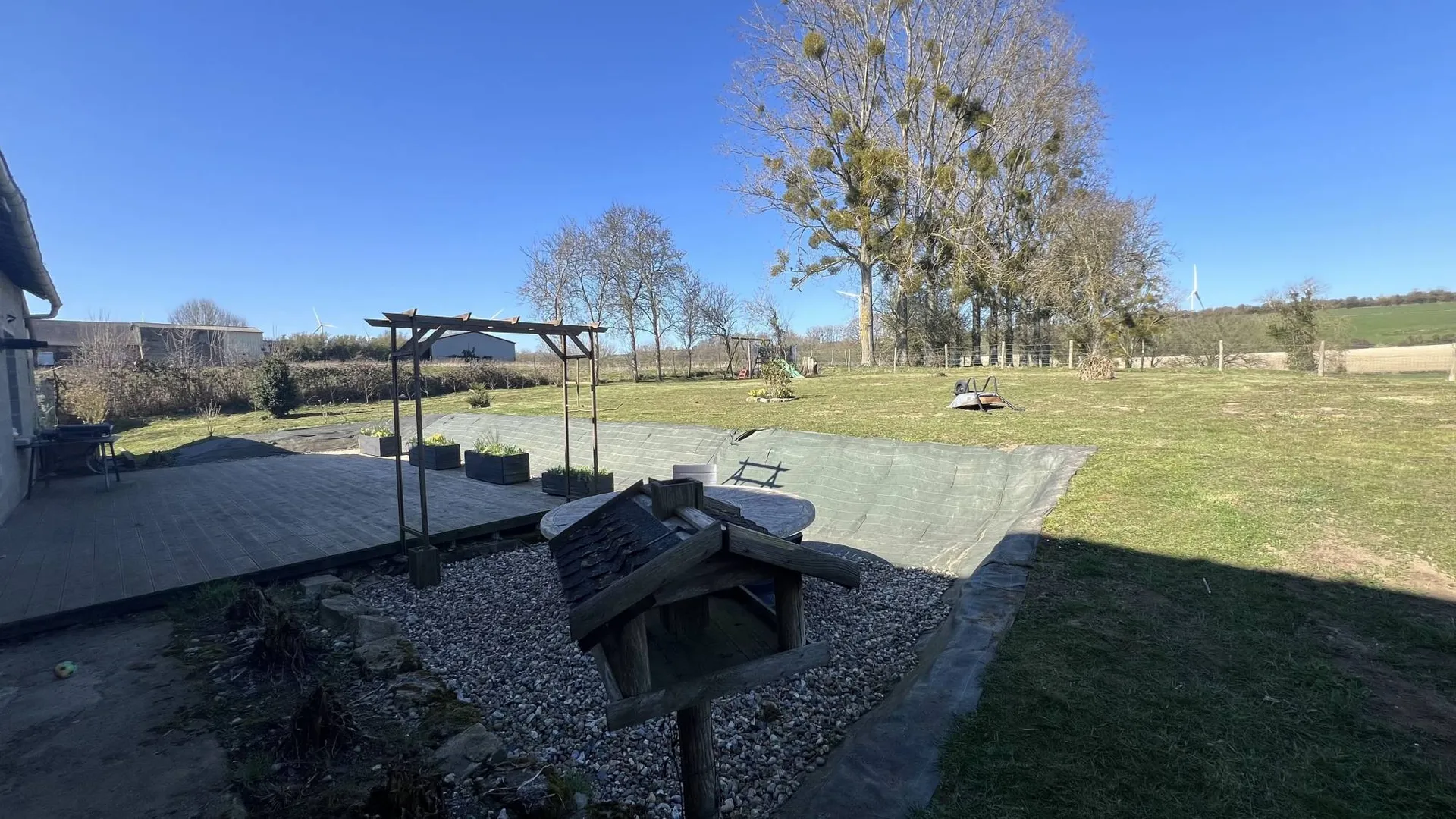 LONGÈRE DANS LA CAMPAGNE A PUISENVAL
