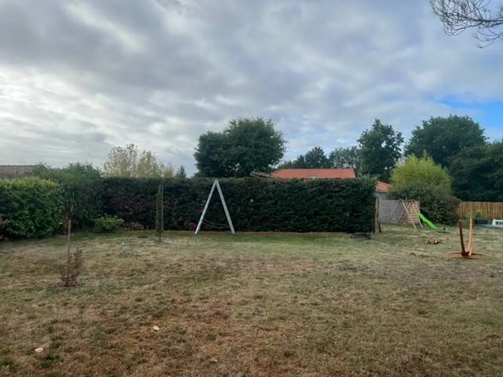 Choisir un professionnel pour rabattre une haie de cyprès à Gastes dans les Landes