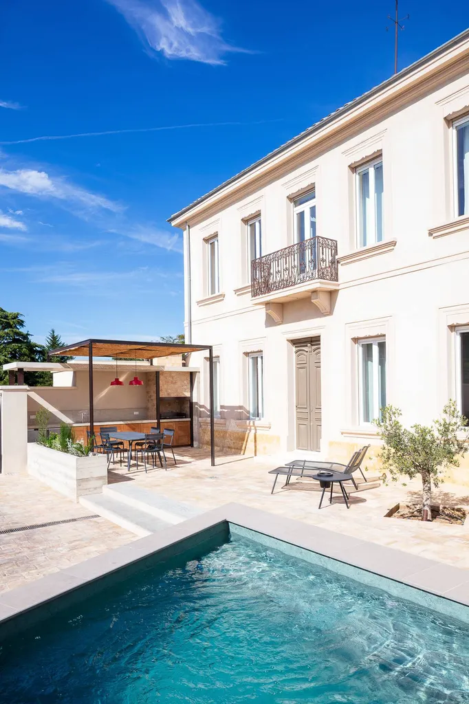 vue de la piscine de la façade et de la cuisine d'été 13300 Salon de Provence