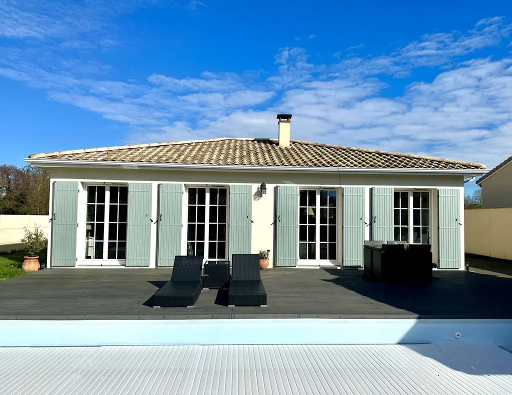 Maison 80m² plain pieds avec 2 chambres, un Garage et Piscine 