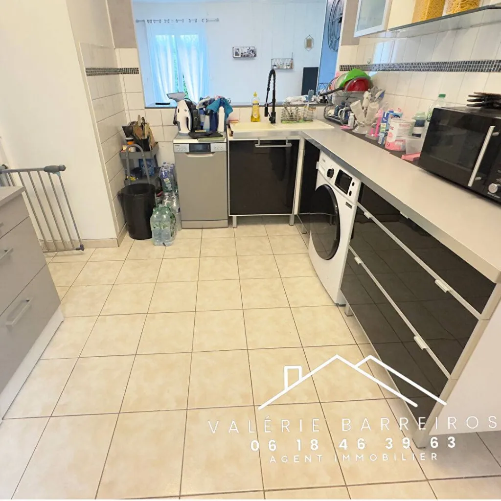 A vendre sur la commune de ST PIERRE LES ELBEUF 76320 maison de 103  m² édifiée sur un terrain de 518 m²