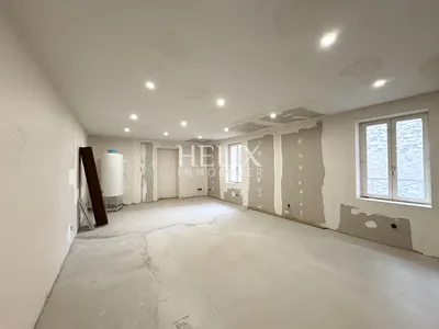 A vendre à Saint Germain en Laye, un appartement en duplex situé au 2ème 3ème et dernier étage d'un immeuble bien entretenu à Saint germain en Laye. 