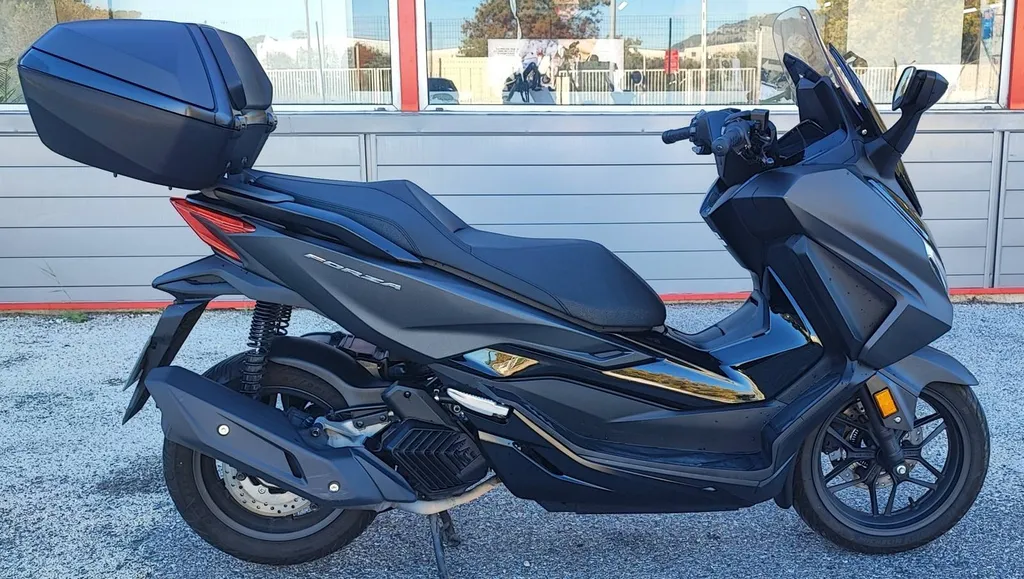 HONDA FORZA 125 TOP BOX DU 11/2023 AVEC 8100 KM