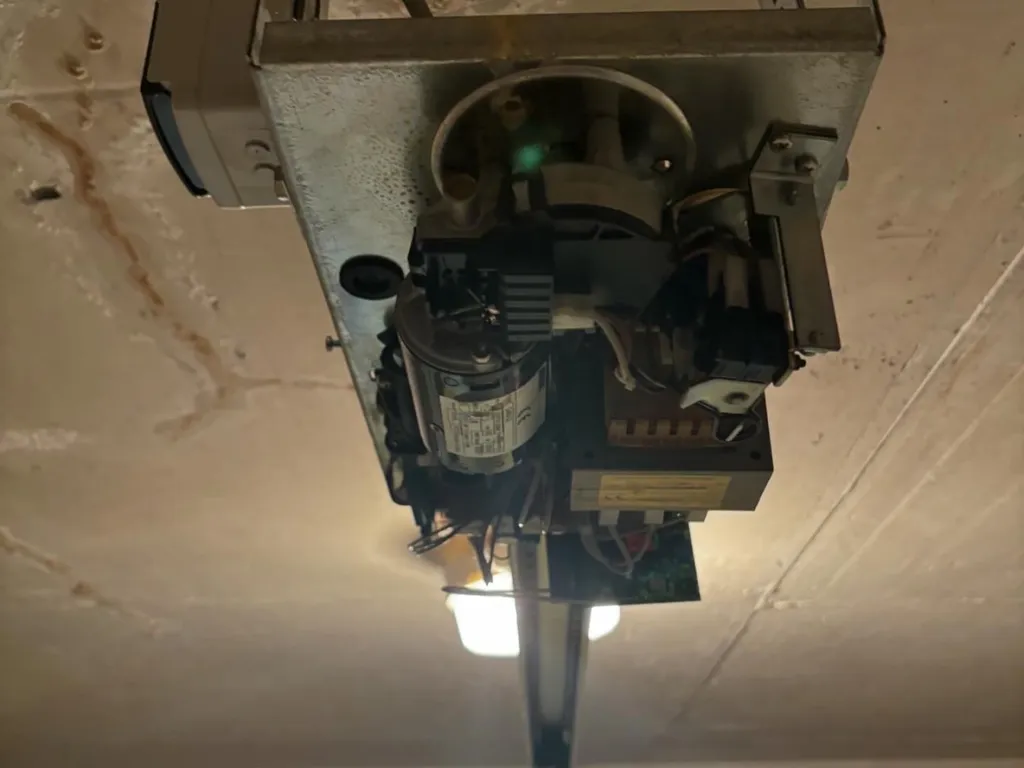Dépannage en urgence d’un moteur de portail automatique BFT à Septèmes
