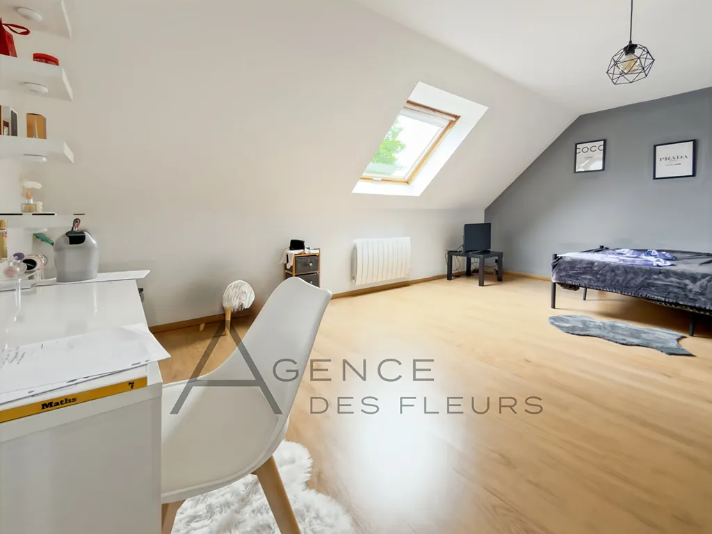 Maison familiale de 223 m² édifiée sur 649 m² de terrain sur la commune de ELBEUF 76500