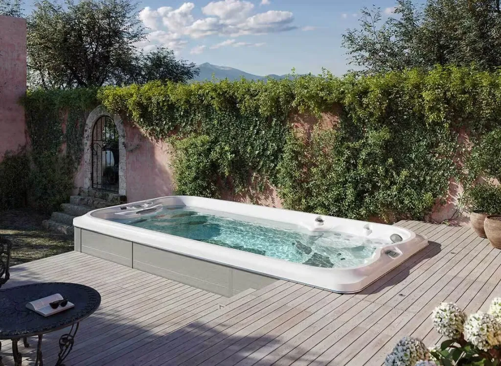 Spa de nage PowerActive™ J-16 : équilibre parfait entre performance et détente