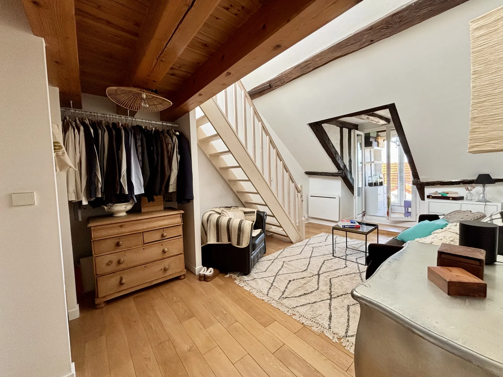 Grand appartement de 136M² avec un studio indépendant dans le centre ville Saint Germain En Laye .