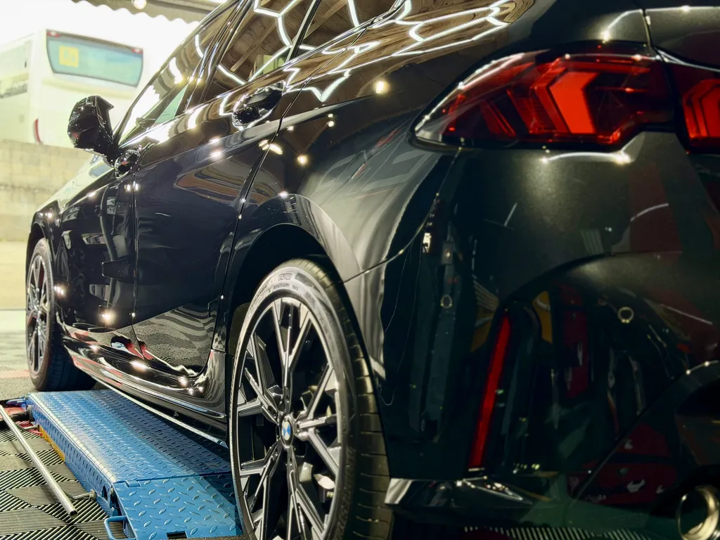 Traitement céramique BMW M135i à Vaugneray près de Lyon – Polissage carrosserie et protection GYEON Infinite Ouest Lyonnais
