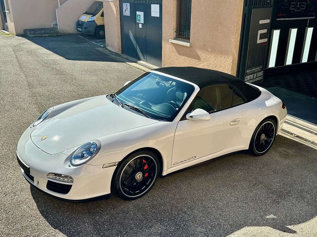 comment protéger sa voiture avec un traitement céramique sur Porsche 911 proche de lyon 