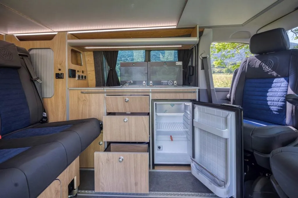 Spécialiste aménagement intérieur VW T6 Court à Marseille : transformation van compact sur-mesure dans les Bouches-du-Rhône