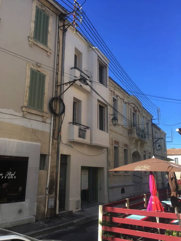 Aménagement d'un centre médical dans une maison de ville à Salon de Provence - enduits de la façade