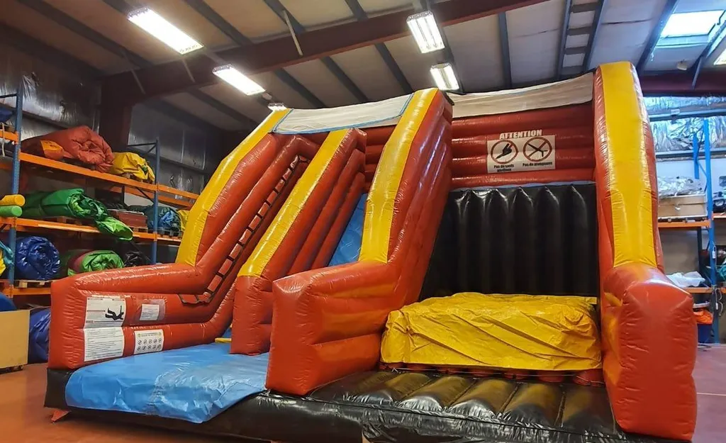 Rampe de Saut Gonflable Fun Fly - Chute Libre Sécurisée | King of Castle