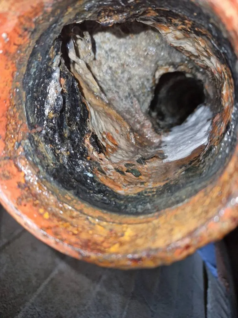 Canalisation entartrée à Pertuis