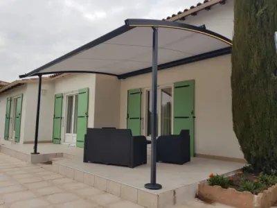 installation d'un store pergola en aluminium sur mesure bouches du rhône