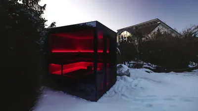 Cabine allumée avec paroi transparente à Courchevel