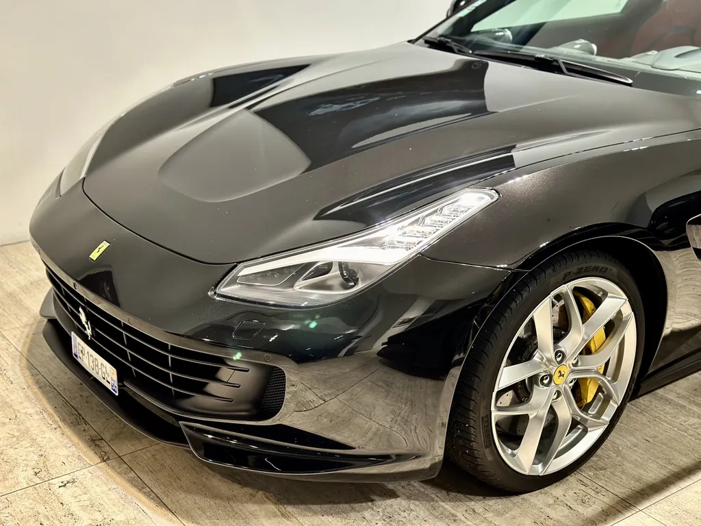 spécialiste du DETAILING sur Lyon de la protection PPF et du traitement céramique sur Ferrari 