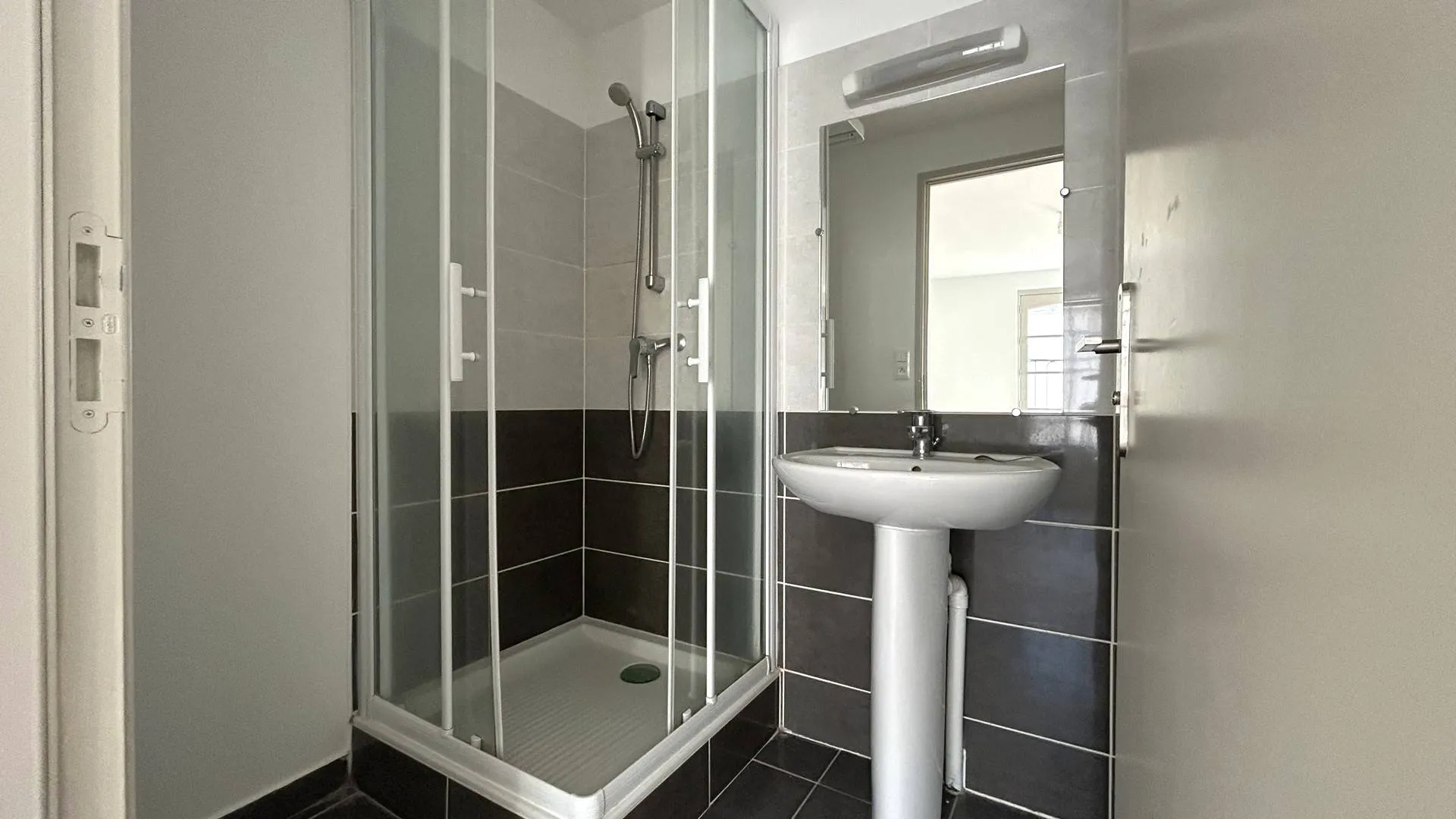 Vends superbe duplex au cœur d'une copropriété historique à seulement quelques minutes des commodités.