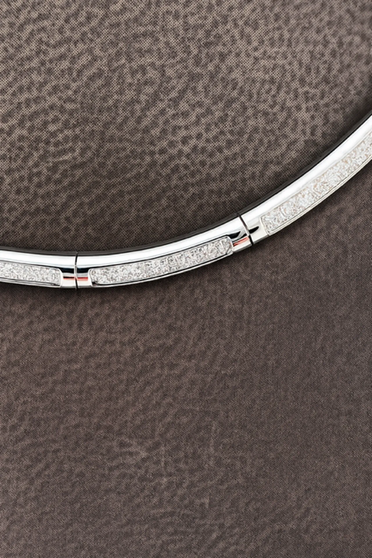 Collier or jaune et or blanc serti de diamants HSI – Dépôt-vente Or Ligne, entre Gujan-Mestras et Arcachon