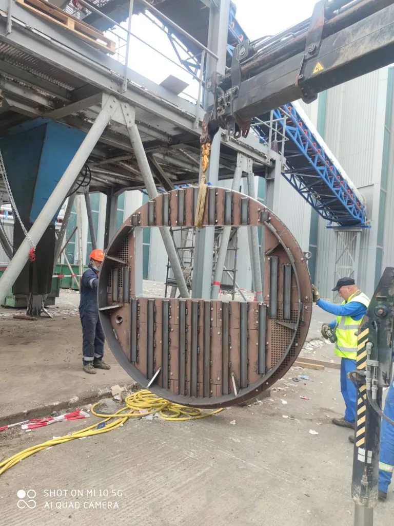 FABRICATION ET POSE PORTE BOUCLIER ACIER ET TOLE HARDOX POUR INDUSTRIE DE RECYCLAGE A FOS SUR MER 