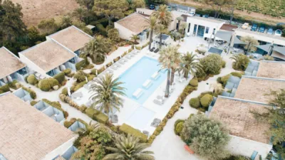 Rénovation en cour d'un Bar en BETON CIRE d'un hôtel 5 étoiles le SEZZ SAINT-TROPEZ