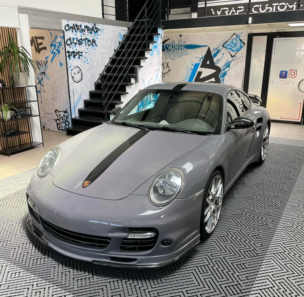 Covering gris nardo sur une Porsche 997 turbo Blanche d'origine