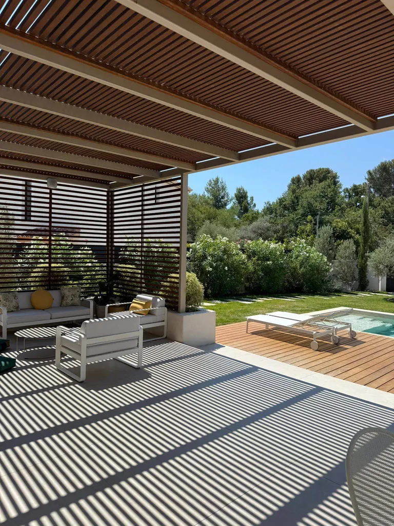 pergola sur mesure métal et bois lambesc