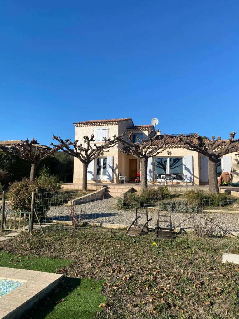 Notre zone d'activité pour ce servicePose de terrasse en bois autour d'une piscine