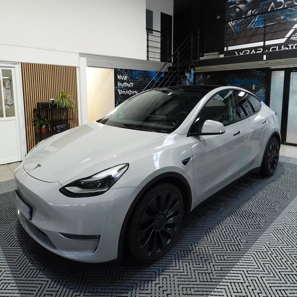 Tesla Model Y car wrapping 