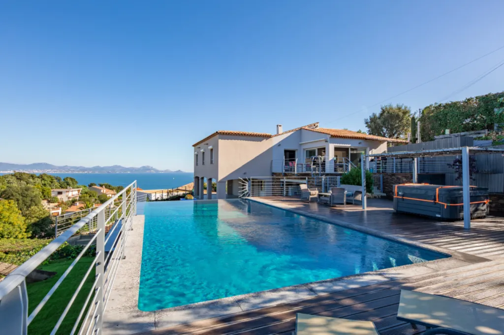 Maison 7 pièce(s) 5 chambre(s) 261.17 m² Les Issambres (83380)