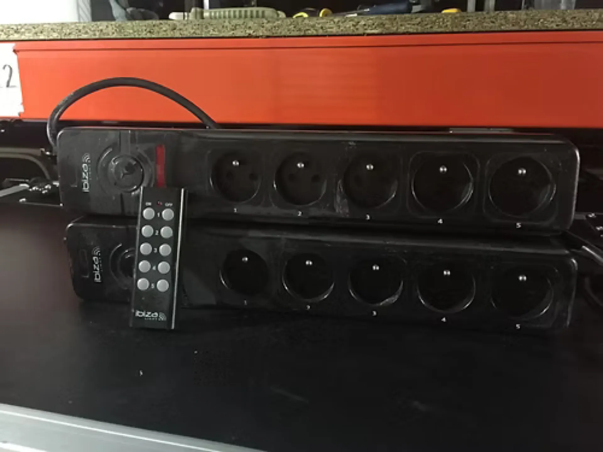 MULTIPRISE COMMANDE HF A DISTANCE