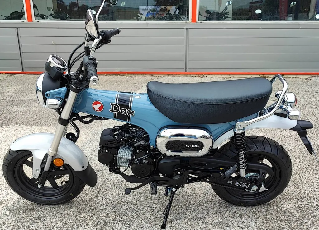 HONDA ST125 DAX du 06/2023 avec 1 km.