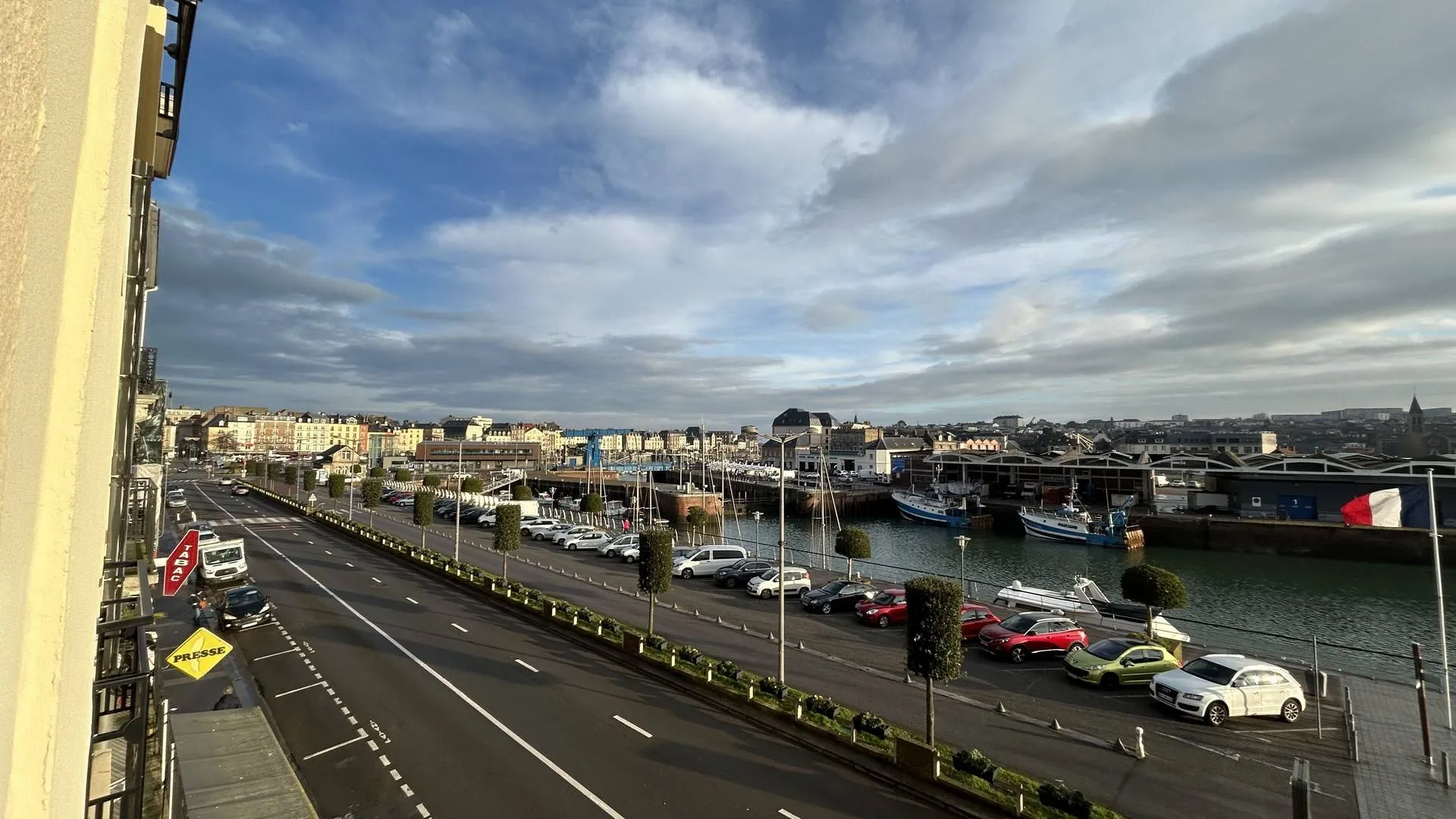 T2 loué de 44,40m² avec vue port, au 3ème étage, proche de la gare de Dieppe, en Seine-Maritime.