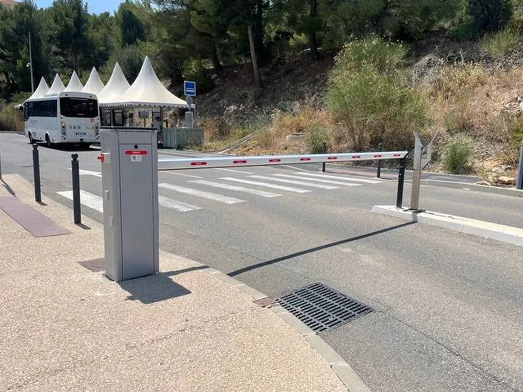 barrière automatique levante