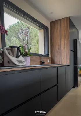 Conception et installation de cuisine moderne Armony en Dekton design raffiné sur mesure à Tournefeuille