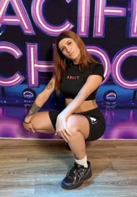 COURS DE COMMERCIAL DANSE POP POUR ADULTES À MARSEILLE 13002 LA JOLIETTE