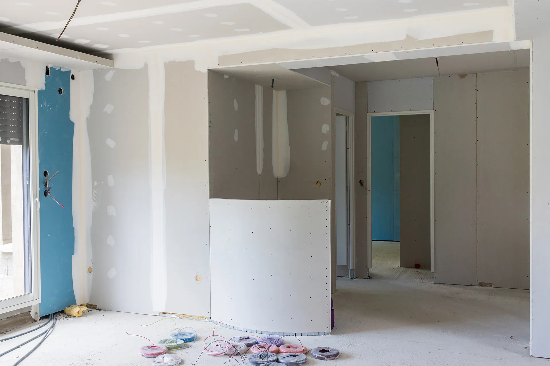Réalisation mur et cloison arrondie et artistique en placo à Tours (37)