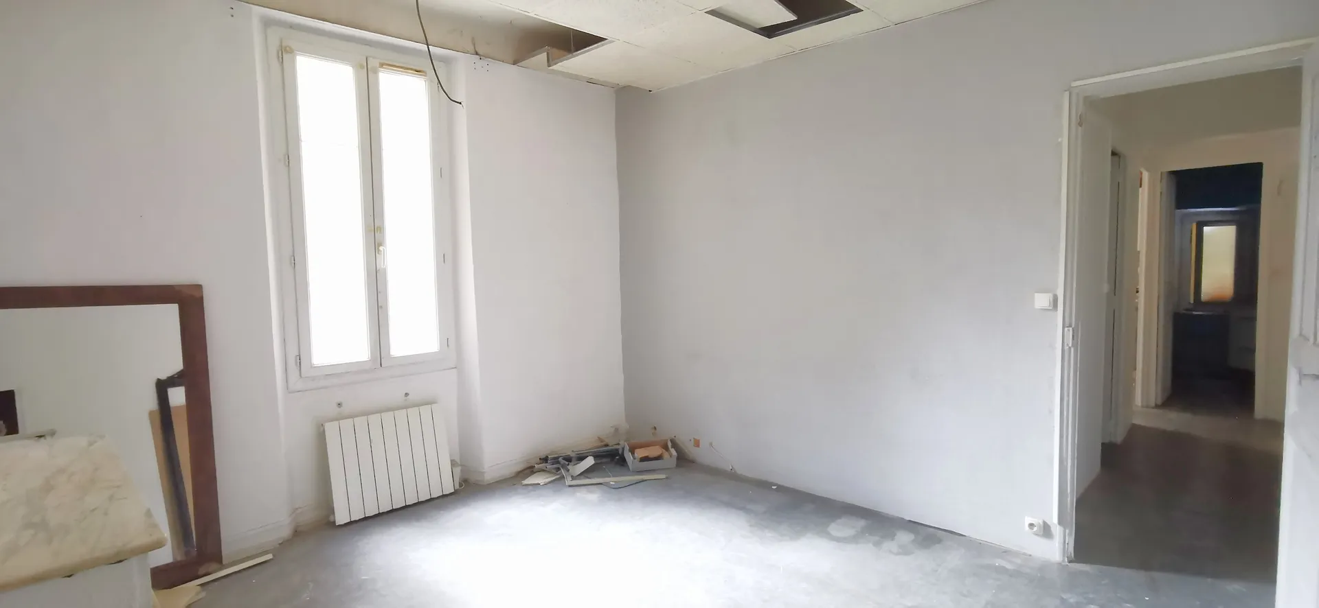 Idéal investisseur ou premier achat pour ce type 2 à rénover dans la ville d'Aubagne